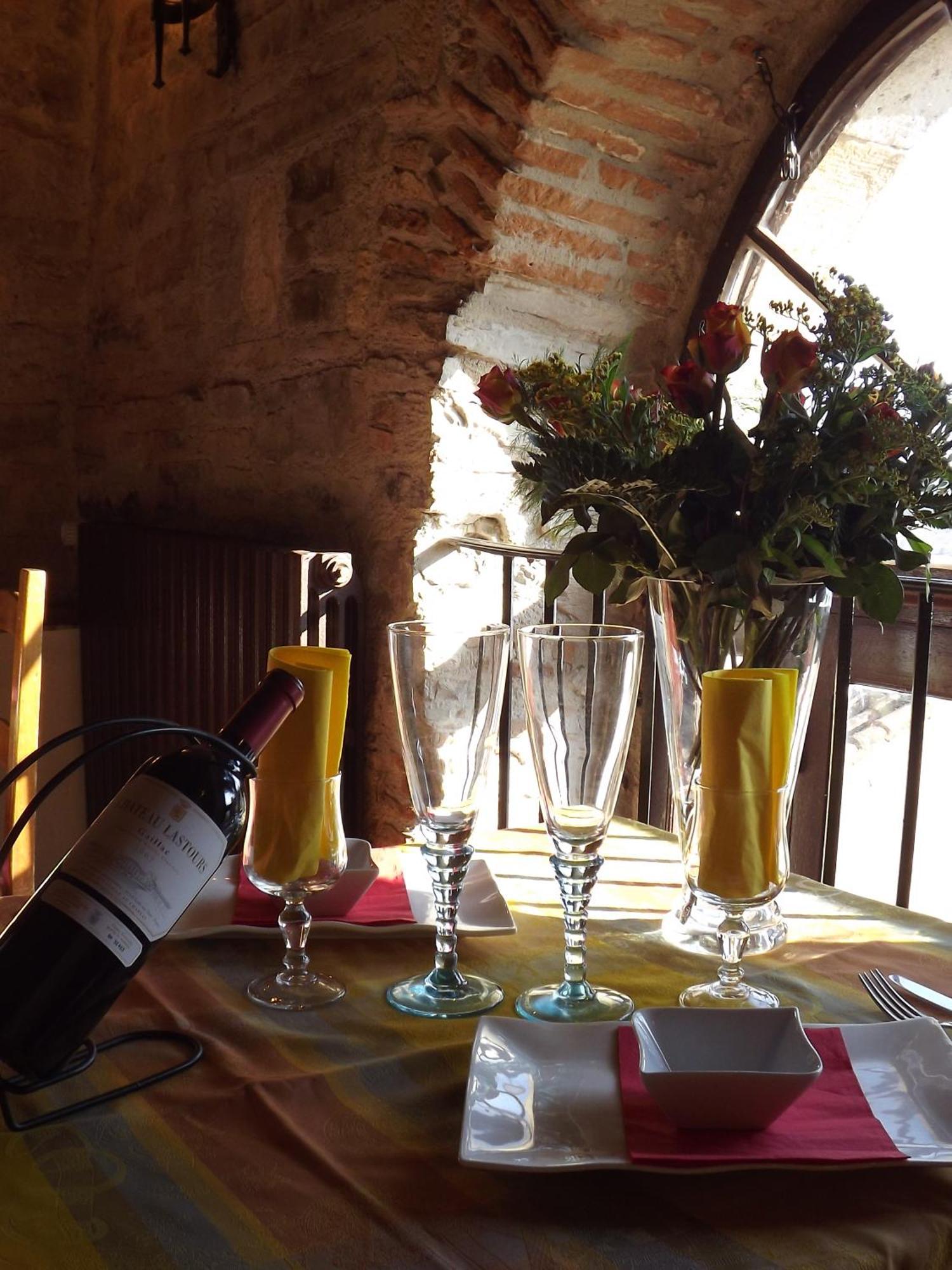 Auberge De La Halle Cordes Sur Ciel Kültér fotó