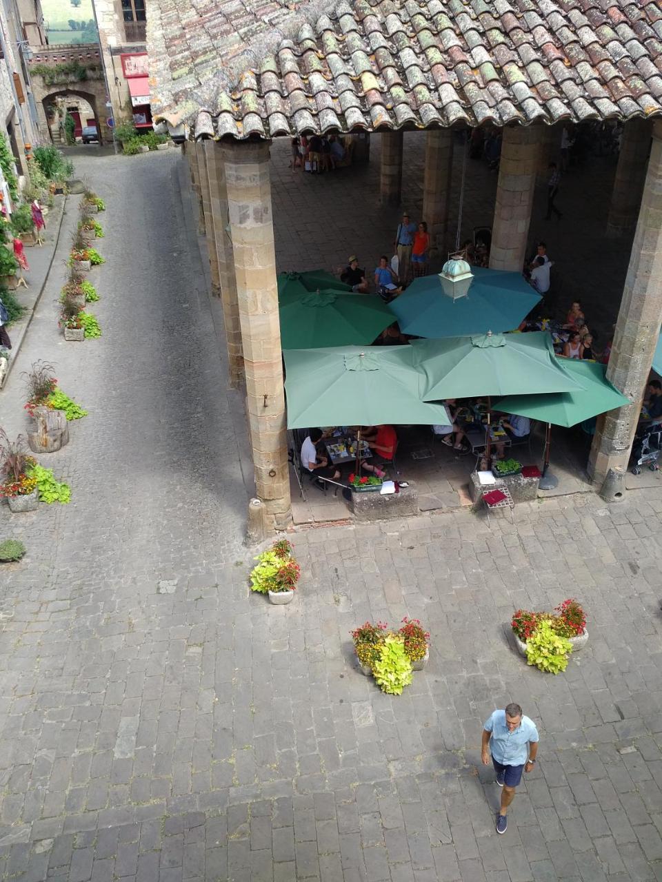 Auberge De La Halle Cordes Sur Ciel Kültér fotó